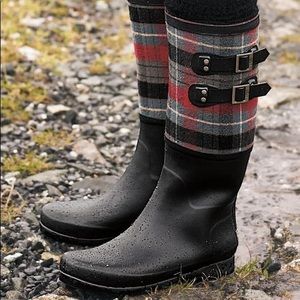 UGG Red Plaide Sabene Rain/Snow Boots